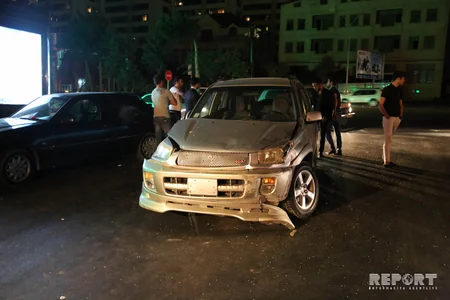Bakıda iki maşın toqquşub, 15 yaşlı yeniyetmə ağır xəsarət alıb - FOTO