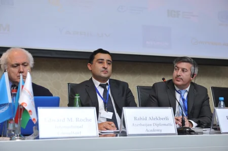 ​В Баку проходит Региональный форум по управлению интернетом