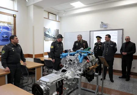 Azərbaycanla Özbəkistan arasında hərbi təhsil sahəsində əməkdaşlıq müzakirə olunub