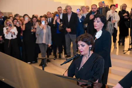 Heydər Əliyev Mərkəzində gürcü rəssamın sərgisi açılıb