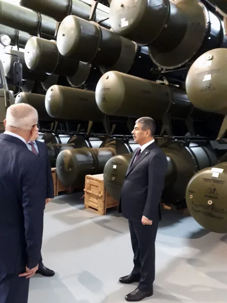 Azərbaycanın müdafiə naziri Belarusun hərbi təyinatlı vasitələri ilə tanış olub