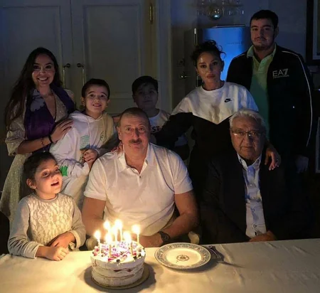Leyla Əliyeva: Prezidentimizə və bütün Azərbaycan xalqına Allahdan cansağlığı, xoşbəxtlik və uğurlar diləyirəm - FOTO