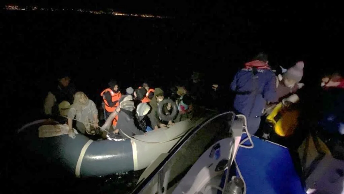 İzmir sahillərində onlarla qanunsuz miqrant xilas edilib