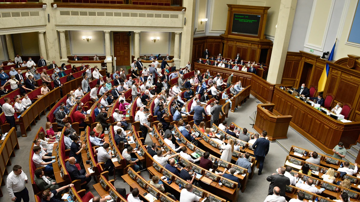 Ukraynanı tərk edən deputatlar cəzalandırıla bilər