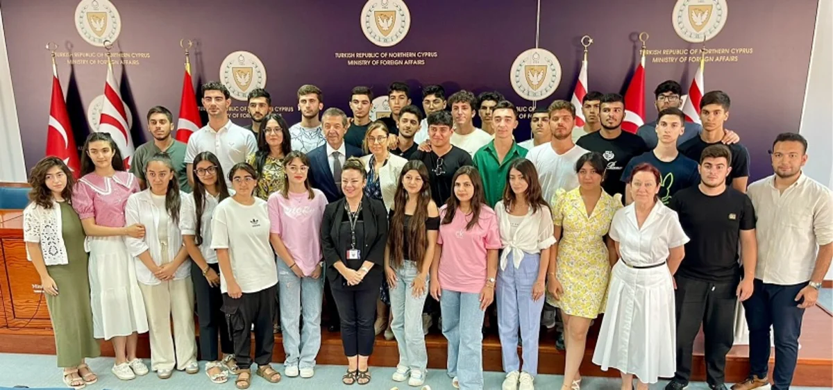 Şimali Kiprin XİN başçısı azərbaycanlı şəhid övladlarını qəbul edib