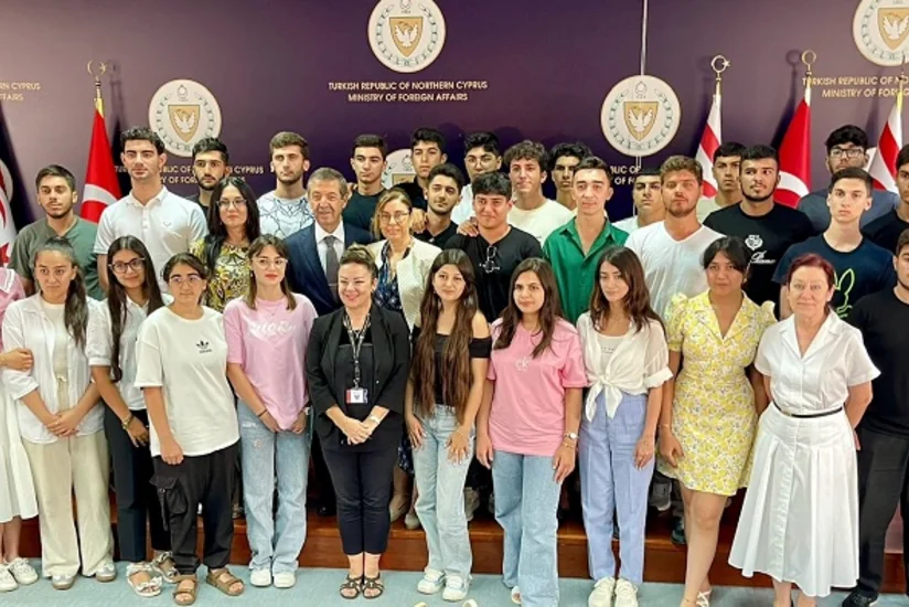 Şimali Kiprin XİN başçısı azərbaycanlı şəhid övladlarını qəbul edib