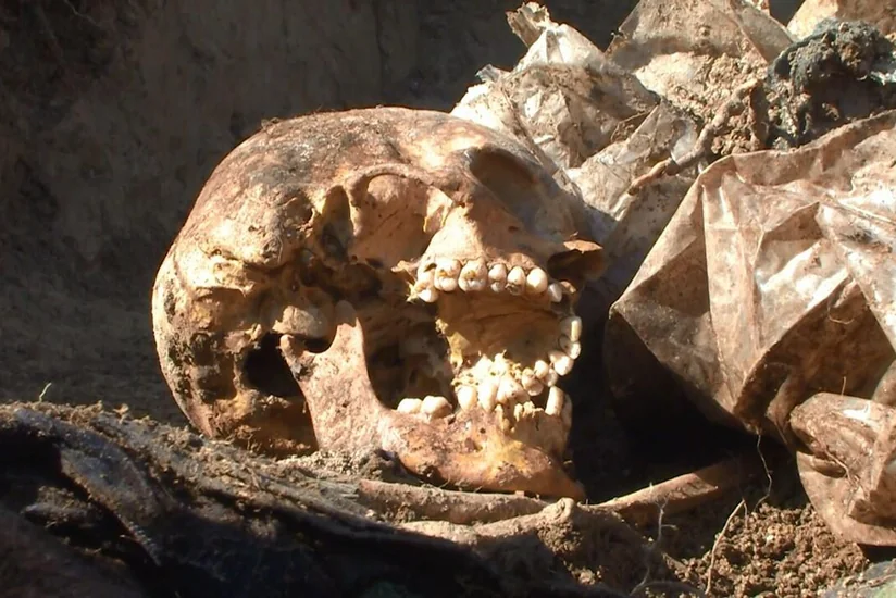 İtkin düşənlərə məxsus olması ehtimal olunan 450-dən çox meyit qalıqları ekshumasiya edilib