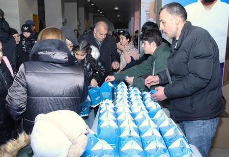 AHİK uşaqlar üçün bayram şənlikləri keçirir, sovqatlar paylayır