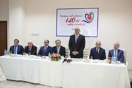 Səlim Müslümov jurnalistləri mükafatlandırıb