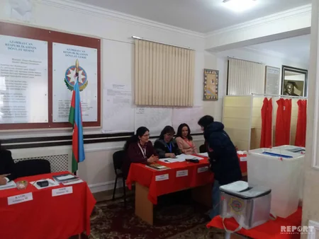 Nəsimi-Səbail dairəsinin 5 saylı məntəqəsində 21 nəfər səs verib - FOTO