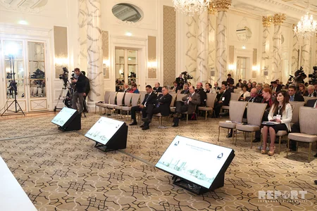 IV Qlobal Bakı Forumu öz işini panel iclaslarla davam etdirir