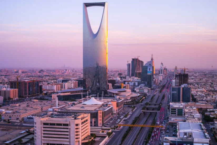 ПВО Саудовской Аравии перехватили ракету, в Эр-Рияде слышны взрывы