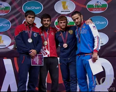 Azərbaycan güləşçiləri Avropa çempionatında daha 2 medal qazanıblar