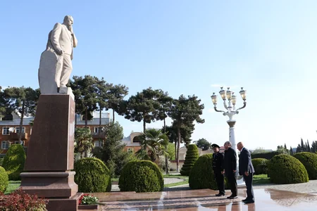 Baş prokuror Ağcabədidə vətəndaşları qəbul edib