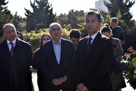 Xalq artisti Rasim Ocaqovun xatirəsi anılıb