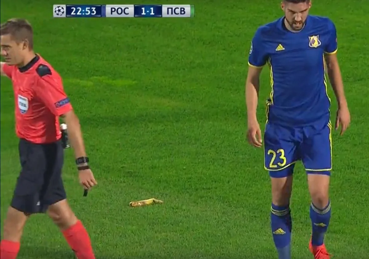 A banana thrown on to pitch at Champions League match - VIDEO