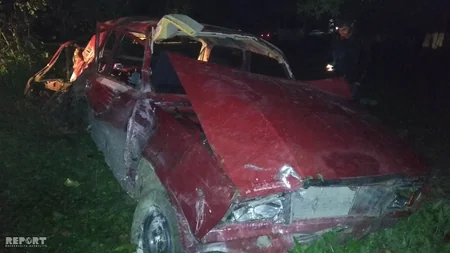 Masallıda maşın yoldan çıxaraq dərəyə düşüb, 4 nəfər yaralanıb - FOTO