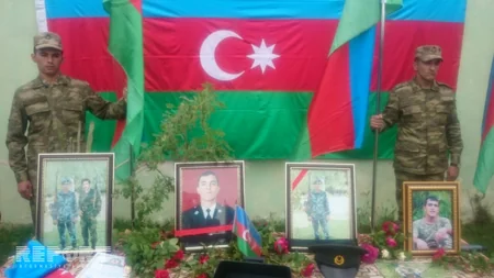 Azərbaycan Ordusunun şəhid olan hərbçisinin medalı anasına təqdim edilib - FOTO