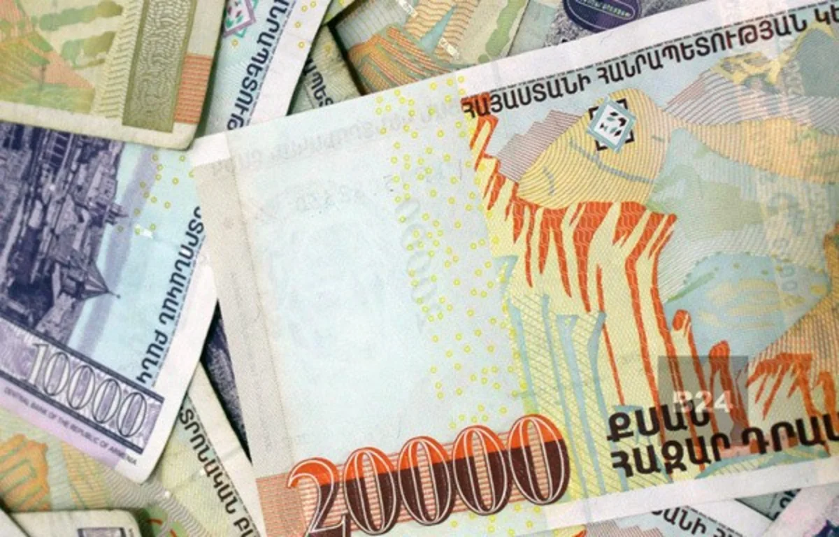 СМИ: До конца года армянский драм девальвирует