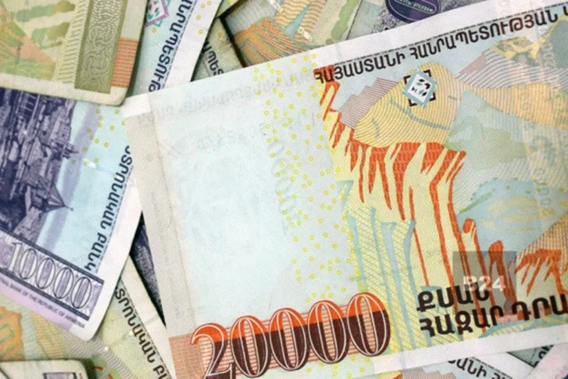 СМИ: До конца года армянский драм девальвирует
