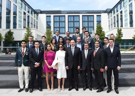 Prezidentin iştirakı ilə İslamiadanın qalib idmançıları, onların məşqçiləri və idman ictimaiyyətinin nümayəndələri ilə görüş keçirilib