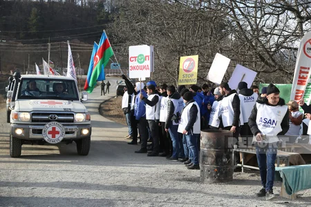Xankəndi-Laçın yolunda BQXK-yə məxsus avtomobillərin hərəkətinə növbəti dəfə şərait yaradılıb