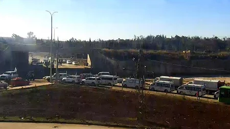 Hələbdən mülki insanları daşıyan avtobus atəşə tutulub, ölən və yaralananlar var