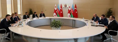 ​Azərbaycanın müdafiə naziri Gürcüstanın baş naziri ilə görüşüb