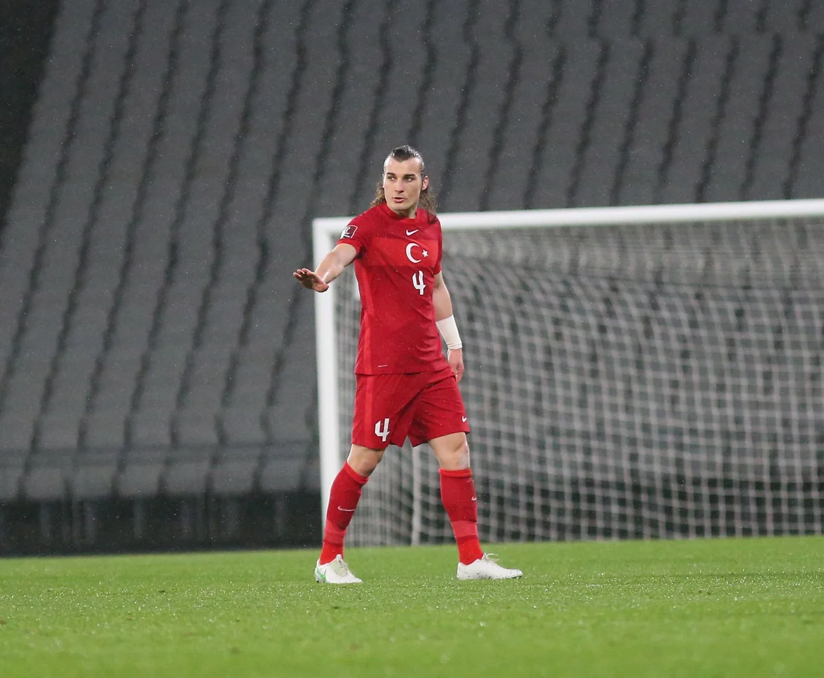 Fənərbağça Türkiyə millisinin futbolçusunu transfer edib