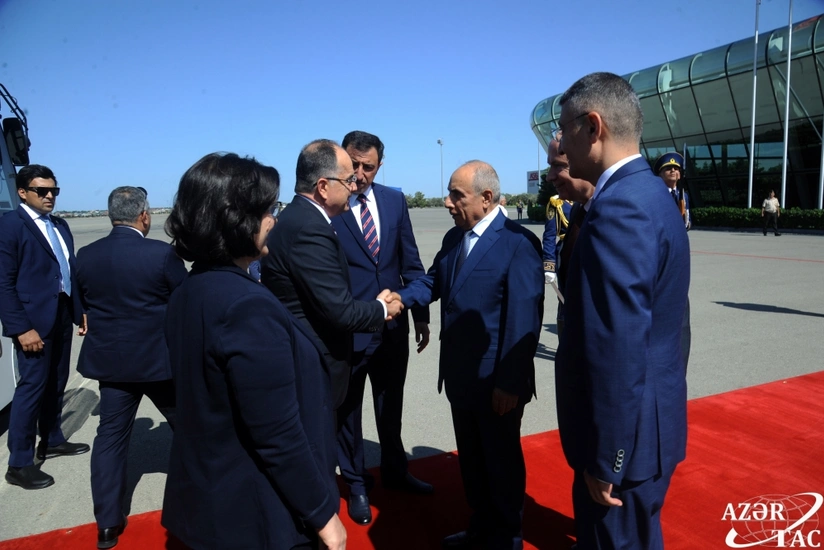 Albaniya Prezidenti Azərbaycana rəsmi səfərə gəlib - YENİLƏNİB