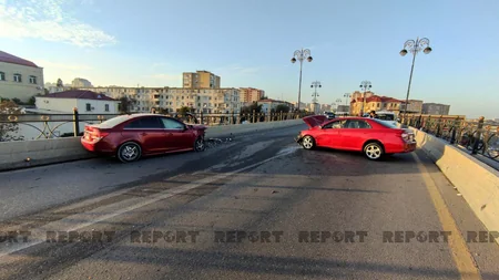 Bakıda avtomobillər toqquşub,  tıxac yaranıb
