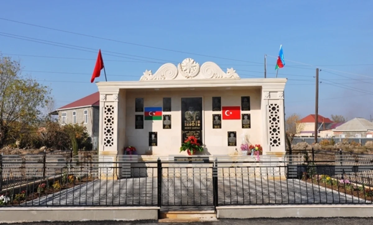 Biləsuvarda Vətən müharibəsi şəhidinin abidə kompleksi açılıb