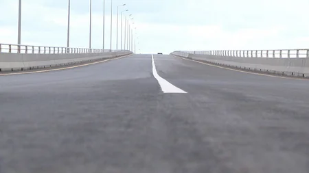 Pirallahı adasını sahillə birləşdirən yeni körpü hərəkət üçün açılıb - VİDEO