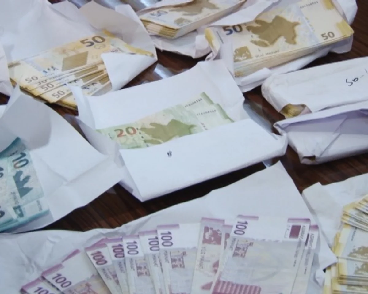 ​Ərinin pullarını oğurlayaraq sevgilisinə verən qadının apellyasiya şikayətinə baxılıb
