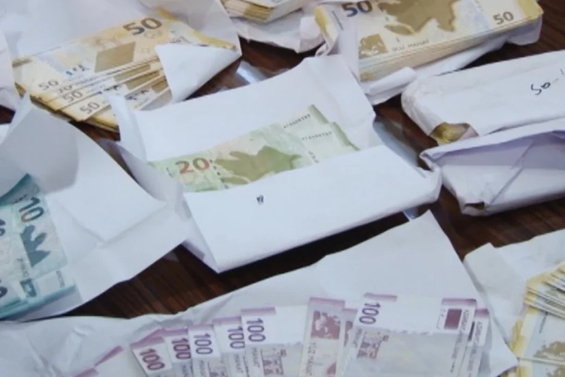 ​Ərinin pullarını oğurlayaraq sevgilisinə verən qadının apellyasiya şikayətinə baxılıb