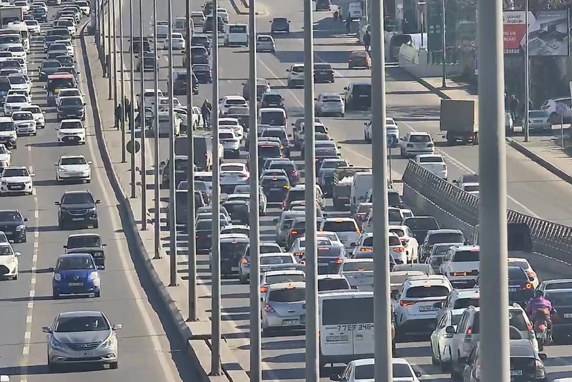 Ziya Bünyadov prospektində yol qəzası olub, yolda sıxlıq yaranıb