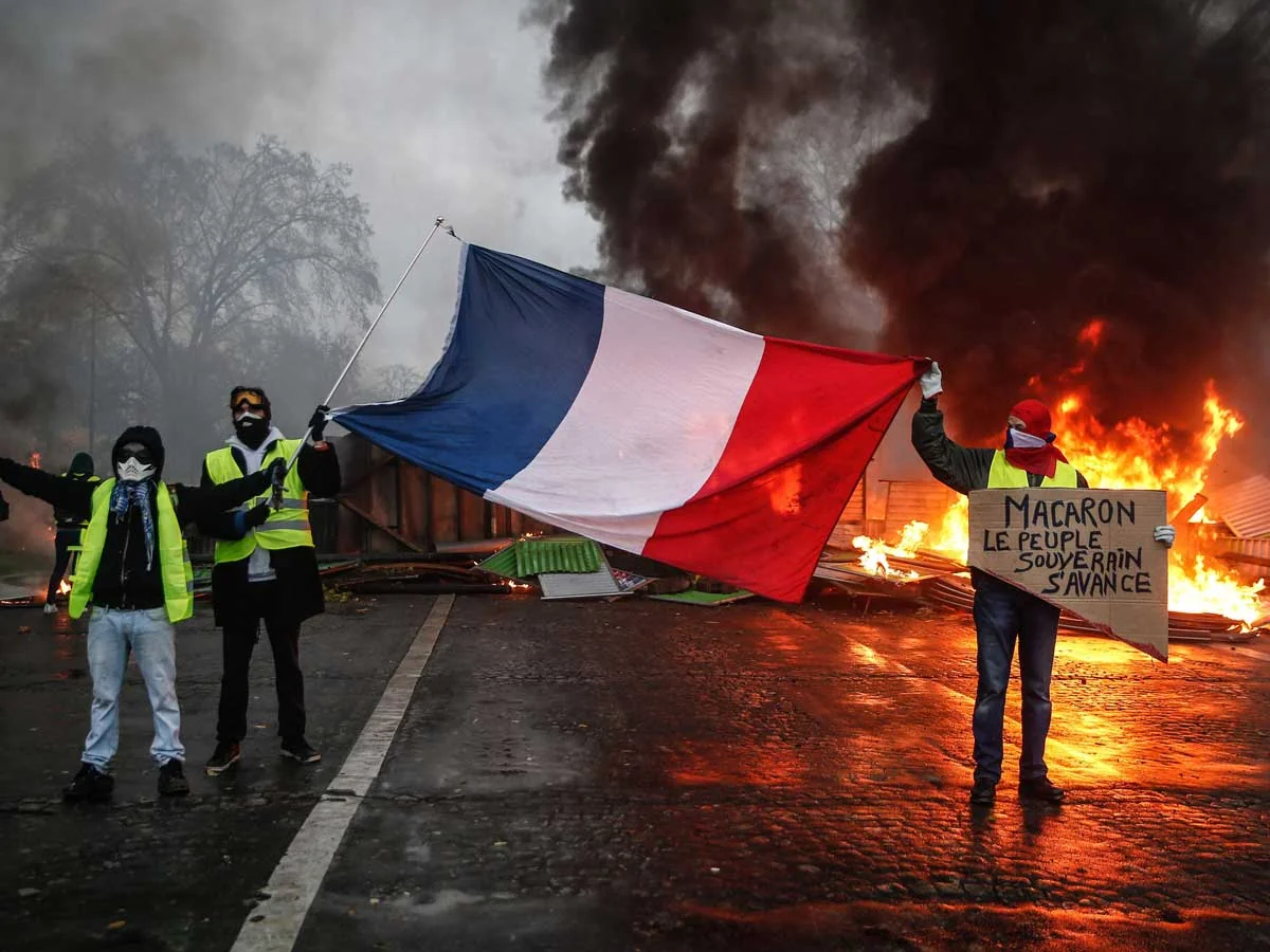 Fransada böhran qapıda – Makronun Livan saxtakarlığı, cinsi azlıq, erməni siyasəti - ŞƏRH
