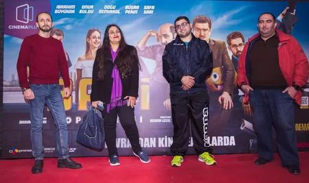 В CinemaPlus состоялся предпремьерный показ турецкой комедии Bayi toplantısı - ВИДЕО