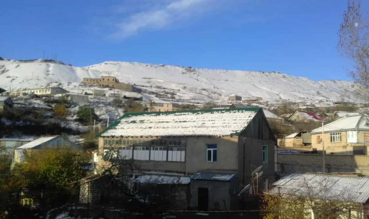Daşkəsən və Gədəbəyə ilk qar yağıb
