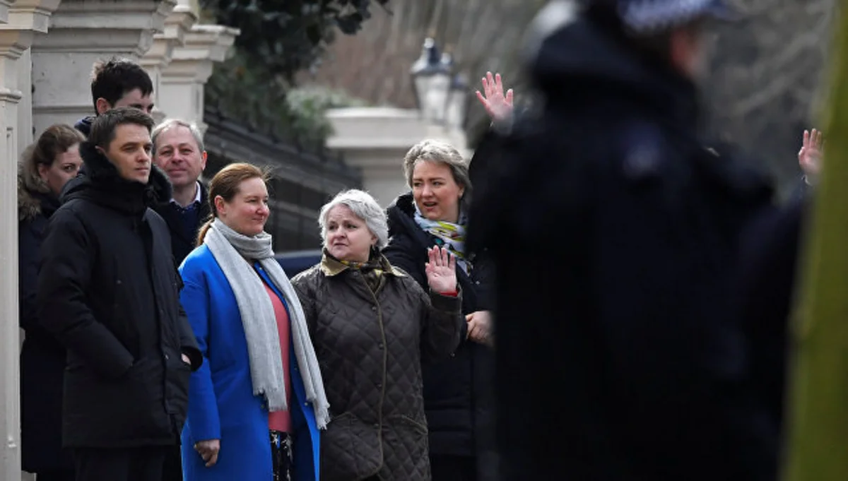 Rusiya diplomatları Londonu tərk edir