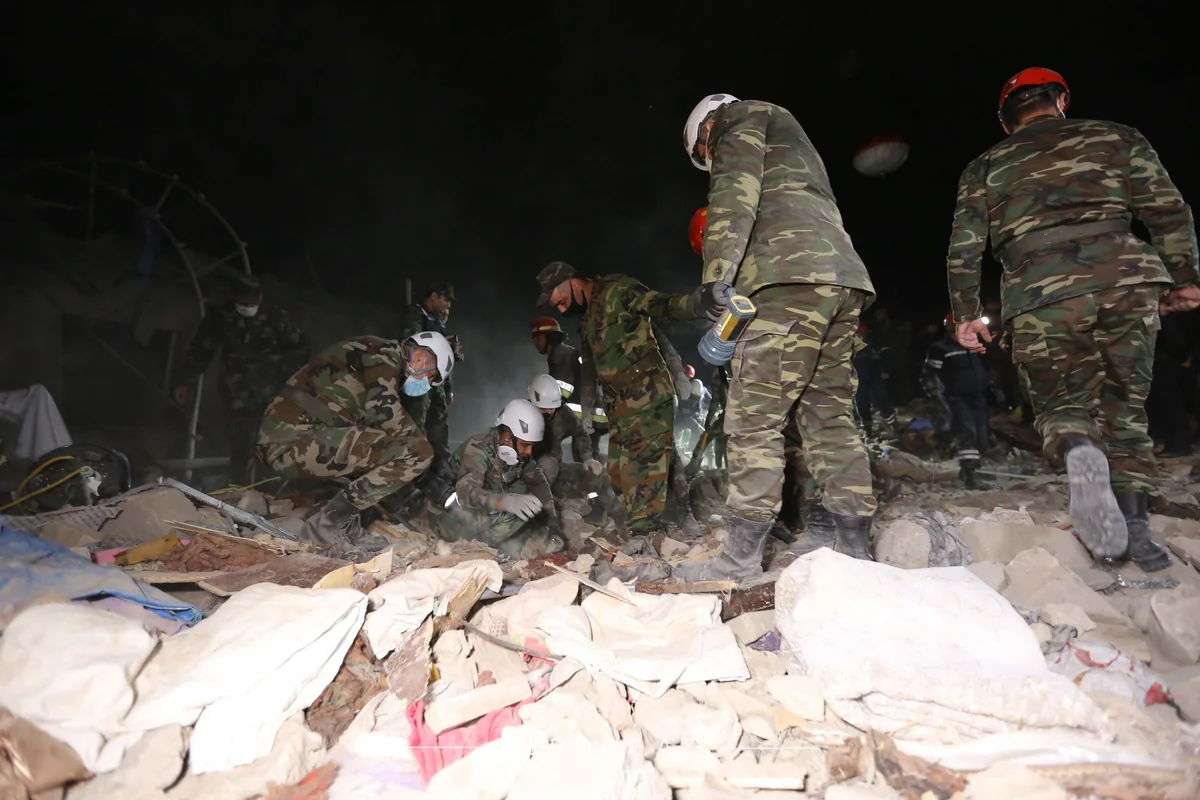 Gəncə terrorunda 5 yaxınını itirən şəxs hadisəni danışır