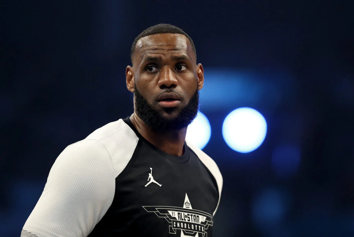 LeBron James becomes first player in NBA history to score 40,000 career points