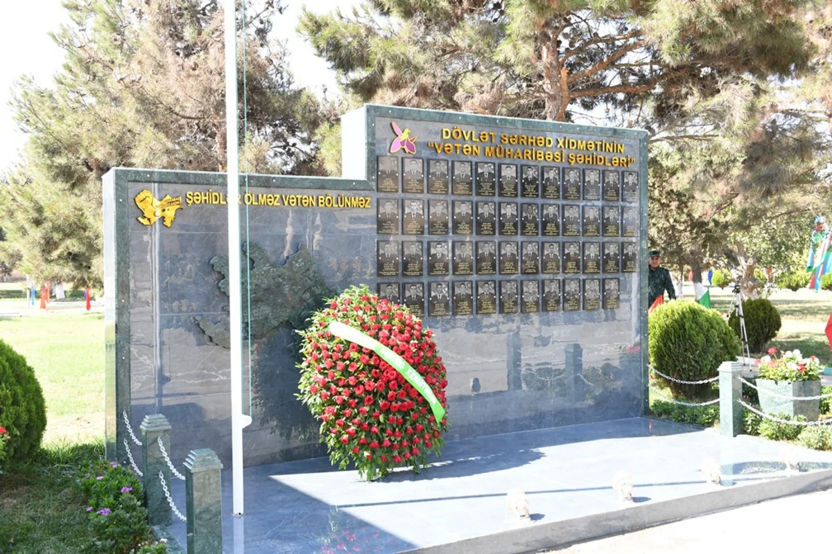 Vətən müharibəsi şəhidlərinin xatirəsinə həsr olunan abidə lövhəsi açılıb