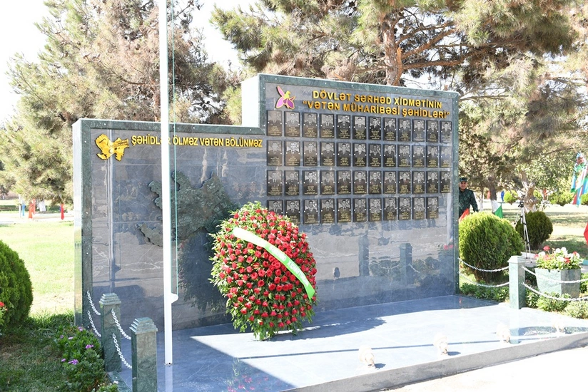 Vətən müharibəsi şəhidlərinin xatirəsinə həsr olunan abidə lövhəsi açılıb