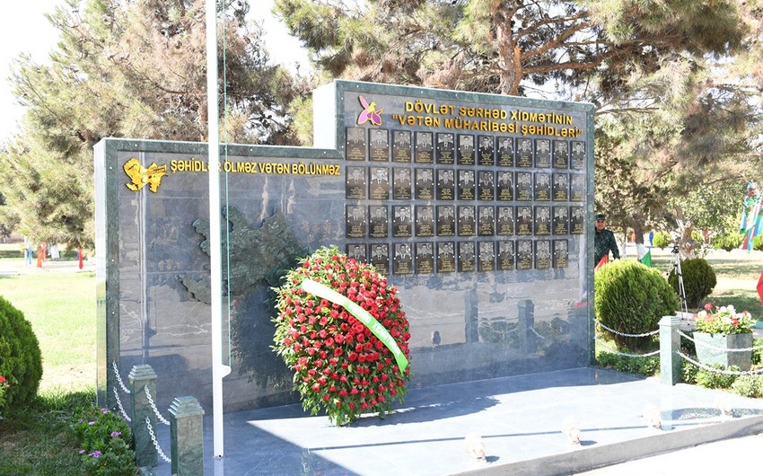 Vətən müharibəsi şəhidlərinin xatirəsinə həsr olunan abidə lövhəsi açılıb