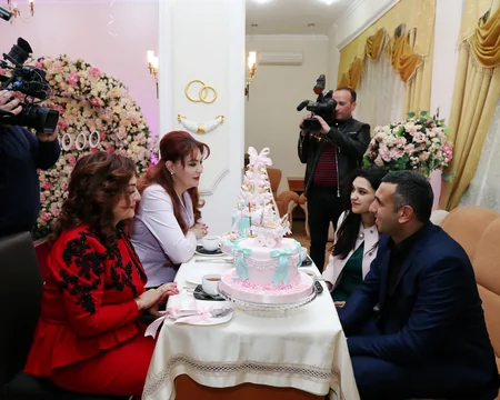 Azərbaycanın 10 milyonuncu sakininin doğum haqqında şəhadətnaməsi onun valideynlərinə təqdim olunub