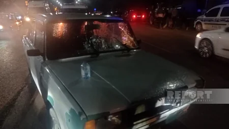 Gəncədə yolu keçmək istəyən iki piyadanı avtomobil vurub