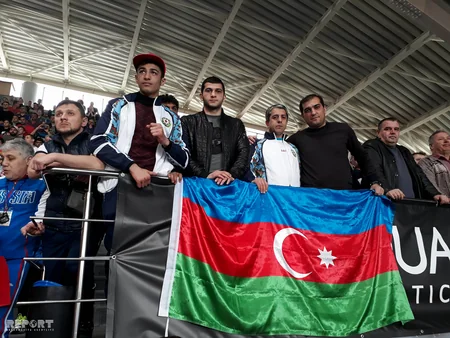Avropa çempionatının finalında Türkiyə və Gürcüstan boksçuları arasında kütləvi dava düşüb - VİDEO