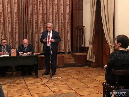 Moskvada Nəsiminin 650 illik yubileyi münasibətilə rus dilində çap edilmiş kitabın təqdimatı olub