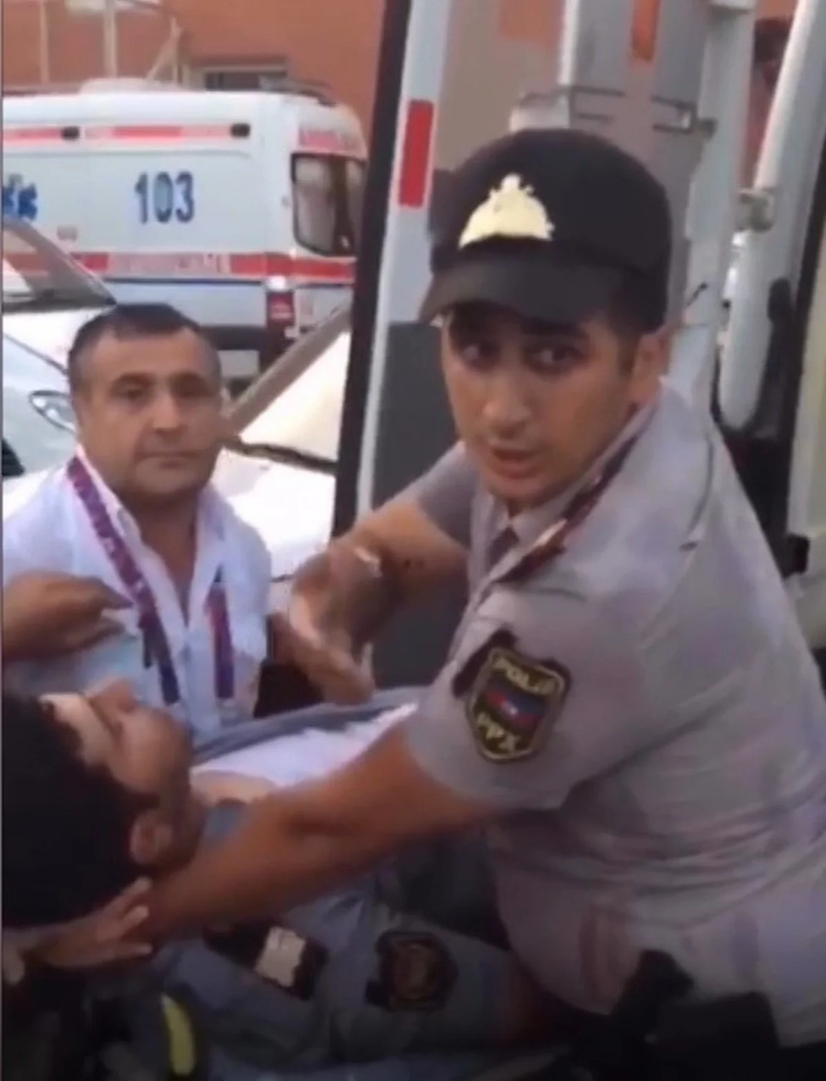 “Sədərək”dəki yanğın zamanı polis əməkdaşları fədakarlıq nümayiş etdiriblər - VİDEO